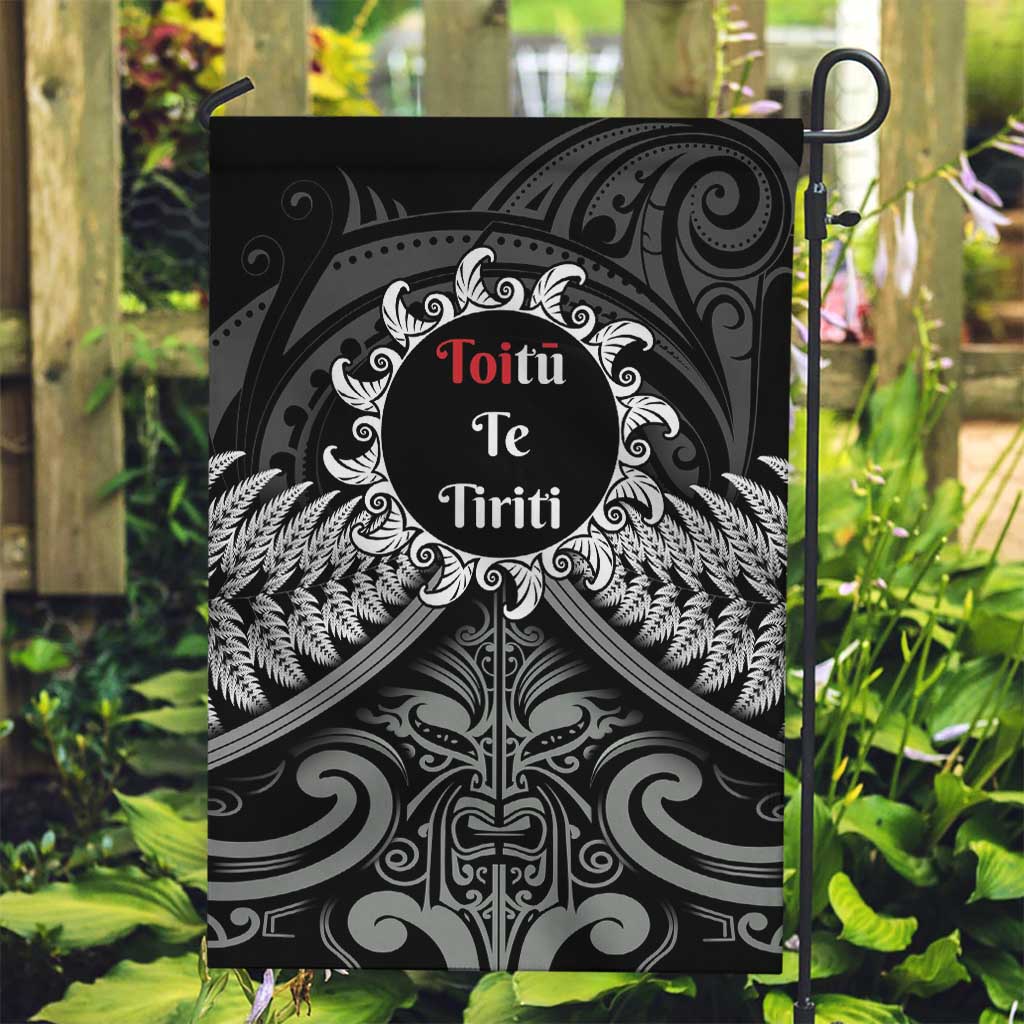 Toitu Te Tiriti Aotearoa Silver Fern Garden Flag New Zealand Maori Pattern - Vibe Hoodie Shop