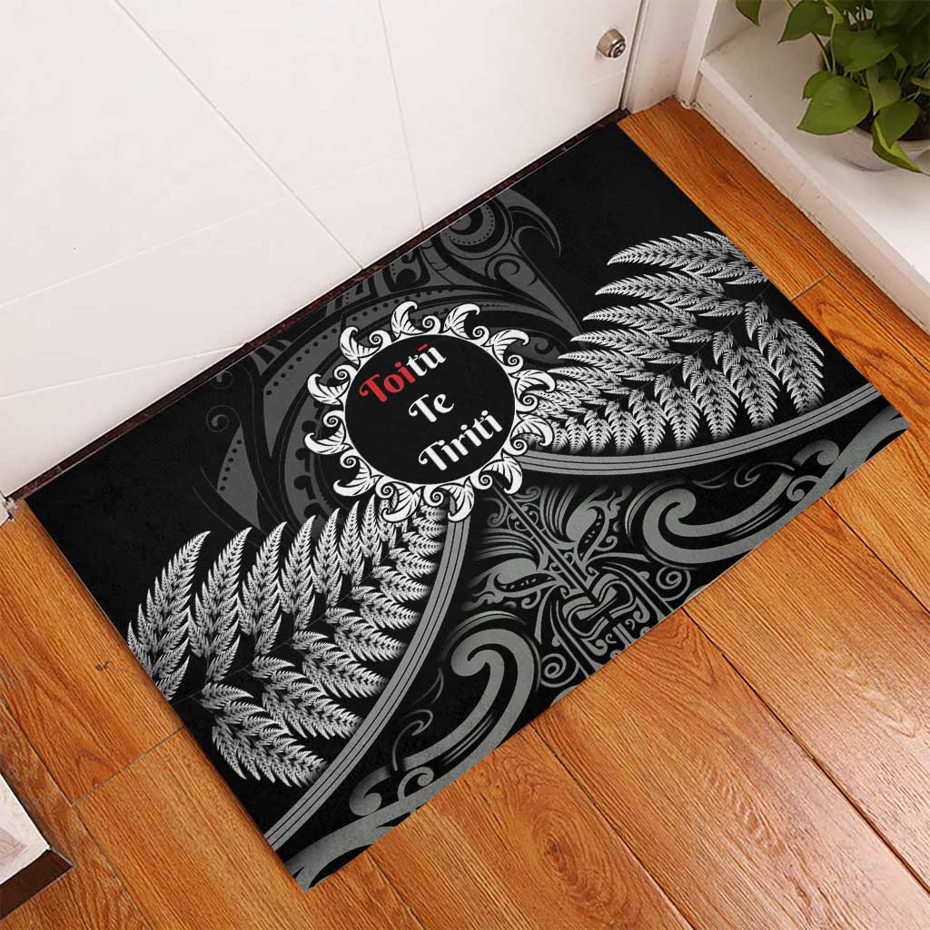 Toitu Te Tiriti Aotearoa Silver Fern Rubber Doormat New Zealand Maori Pattern