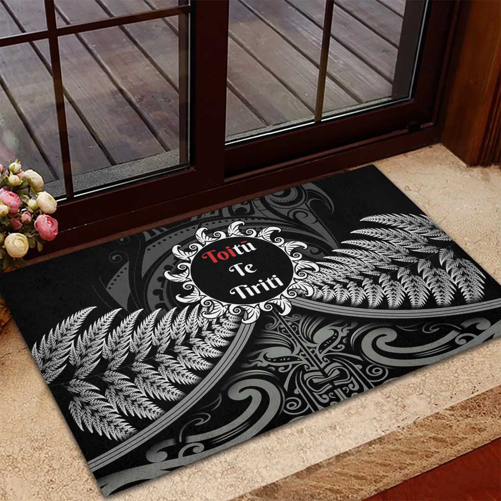 Toitu Te Tiriti Aotearoa Silver Fern Rubber Doormat New Zealand Maori Pattern