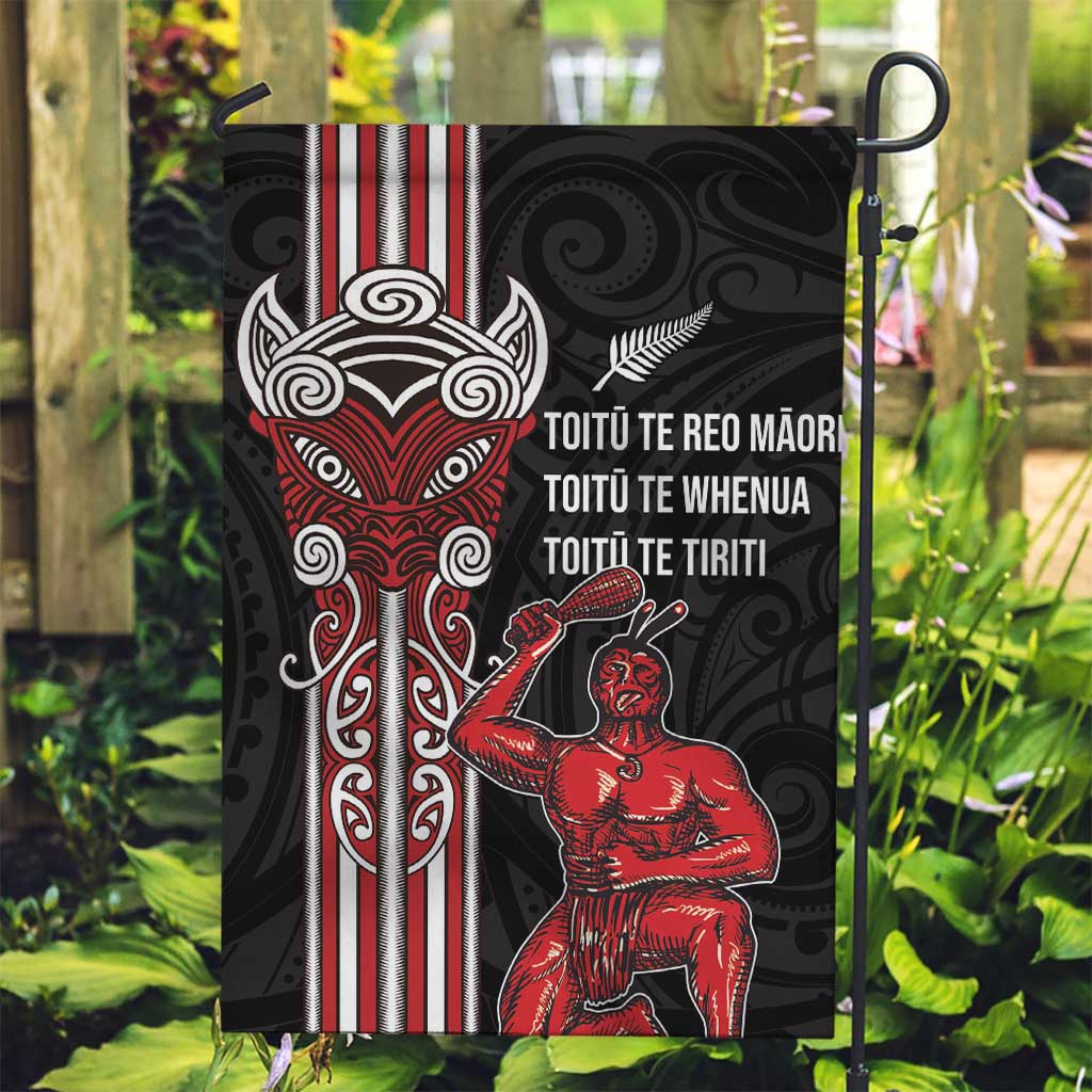 Toitu Te Reo Maori Toitu Te Whenua Toitu Te Tiriti Garden Flag Maori Warrior New Zealand - Vibe Hoodie Shop