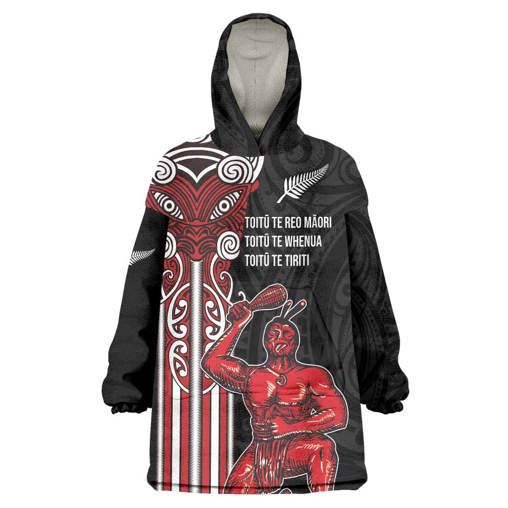 Toitu Te Reo Maori Toitu Te Whenua Toitu Te Tiriti Wearable Blanket Hoodie Maori Warrior New Zealand - Vibe Hoodie Shop