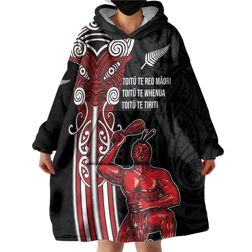 Toitu Te Reo Maori Toitu Te Whenua Toitu Te Tiriti Wearable Blanket Hoodie Maori Warrior New Zealand - Vibe Hoodie Shop