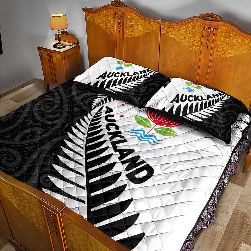 New Zealand Auckland Quilt Bed Set Auckland's Emblem and Silver Ferns - Maori Art Tattoo - Vibe Hoodie Shop