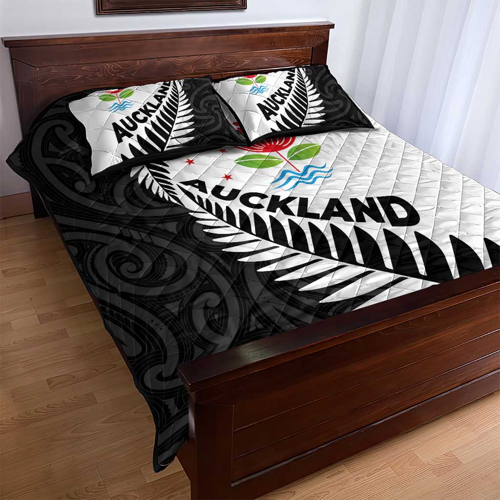 New Zealand Auckland Quilt Bed Set Auckland's Emblem and Silver Ferns - Maori Art Tattoo - Vibe Hoodie Shop