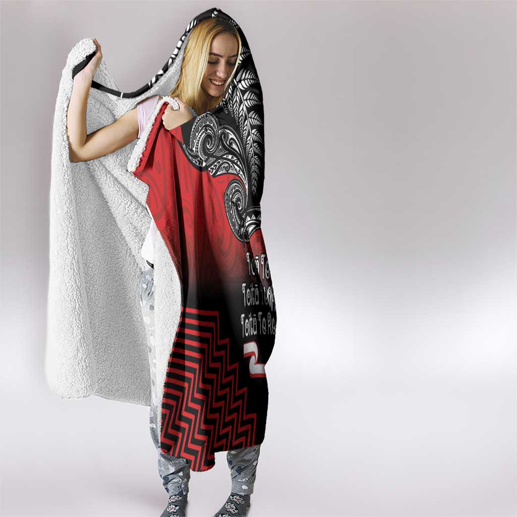 Aotearoa Toitu Te Tiriti Hooded Blanket New Zealand Honour the Treaty - Fight Together
