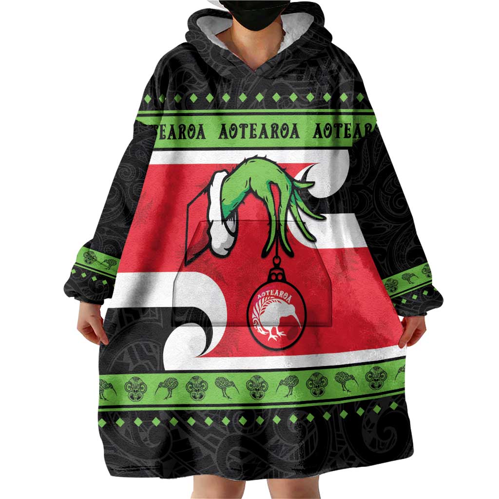 New Zealand Funny Christmas Wearable Blanket Hoodie Maori Tiki LT05 - Vibe Hoodie Shop