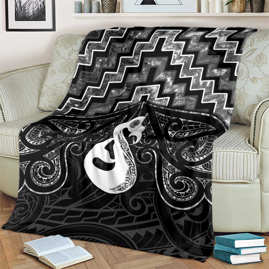 New Zealand Maori Blanket Poutama Manaia Black Paua Shell LT05 - Vibe Hoodie Shop