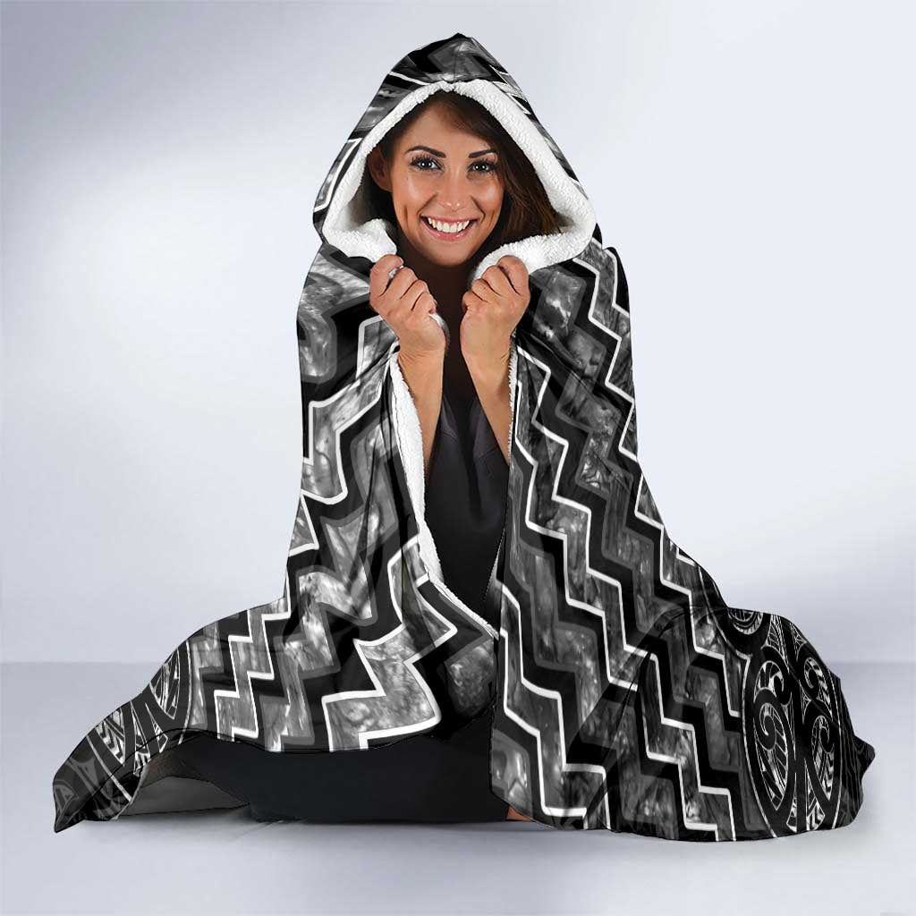 New Zealand Maori Hooded Blanket Poutama Manaia Black Paua Shell