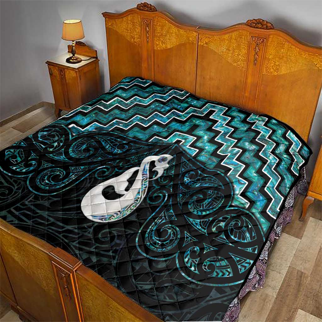 New Zealand Maori Quilt Poutama Manaia Turquoise Paua Shell LT05 - Vibe Hoodie Shop