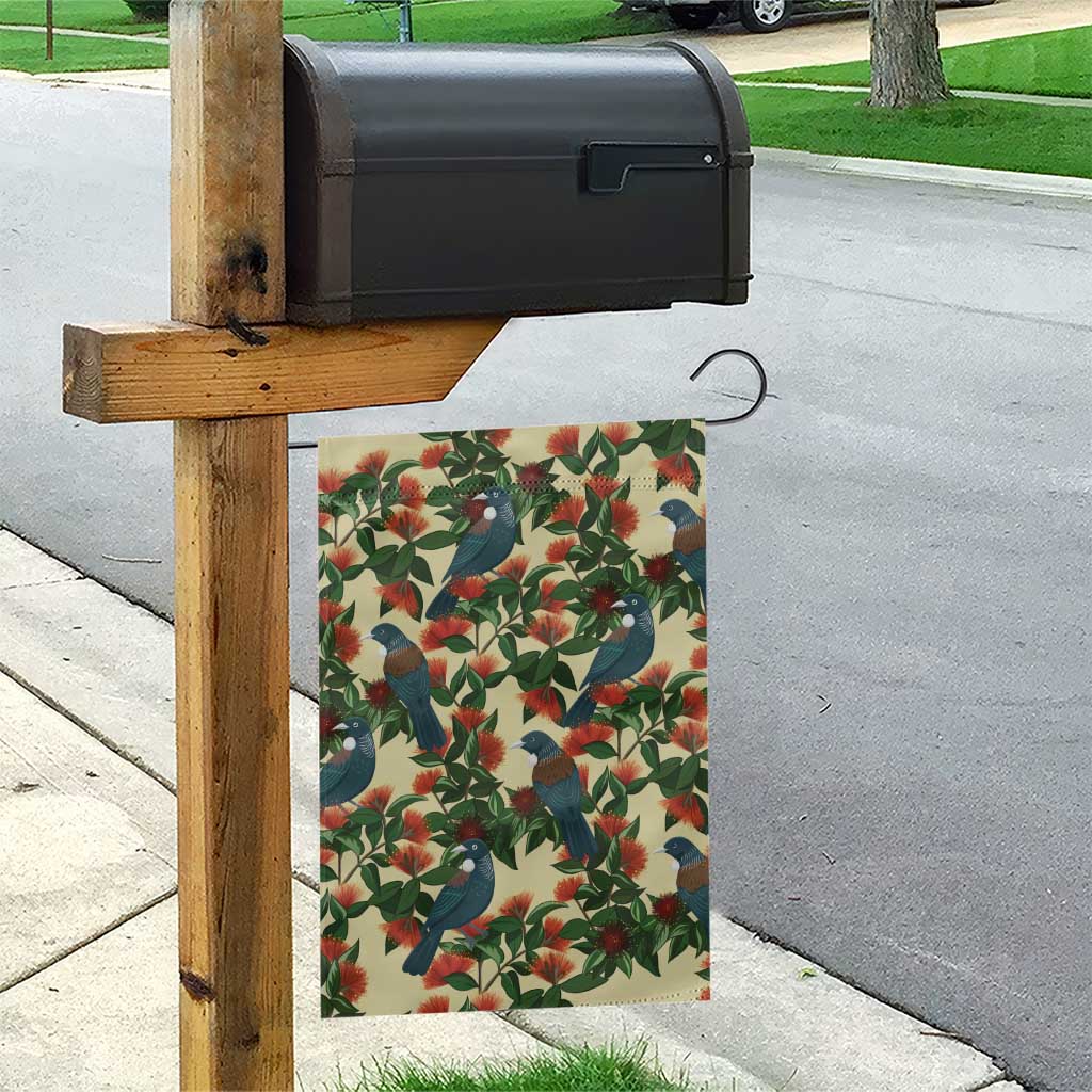 New Zealand Christmas Garden Flag Romantic Tui Birds on Pohutukawa - Ivory - Vibe Hoodie