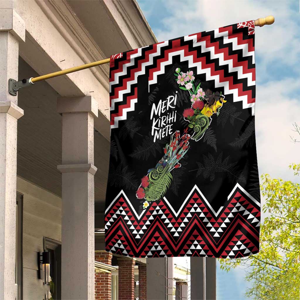 New Zealand Christmas Taniko Poutama Garden Flag Flora Map with Birds - Vibe Hoodie