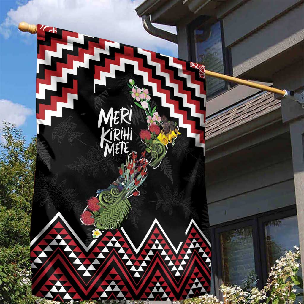 New Zealand Christmas Taniko Poutama Garden Flag Flora Map with Birds - Vibe Hoodie