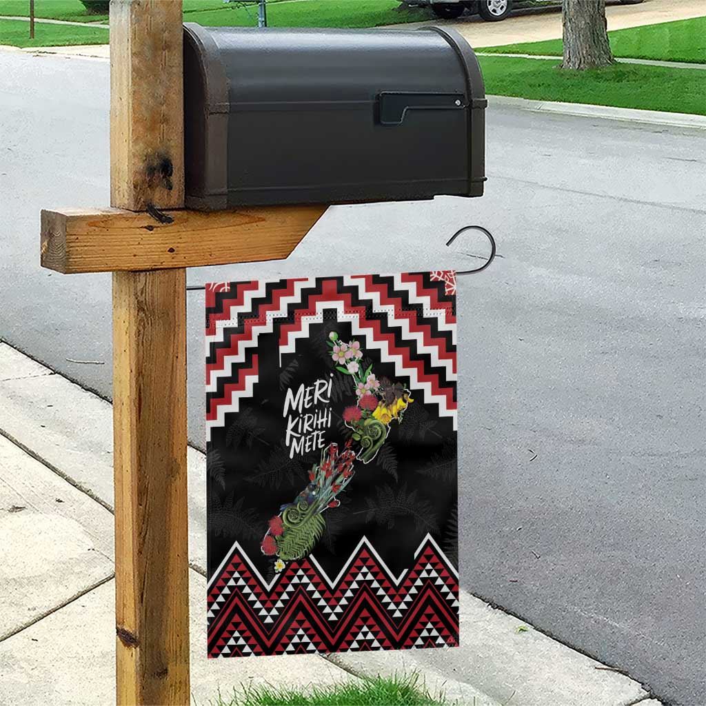 New Zealand Christmas Taniko Poutama Garden Flag Flora Map with Birds - Vibe Hoodie