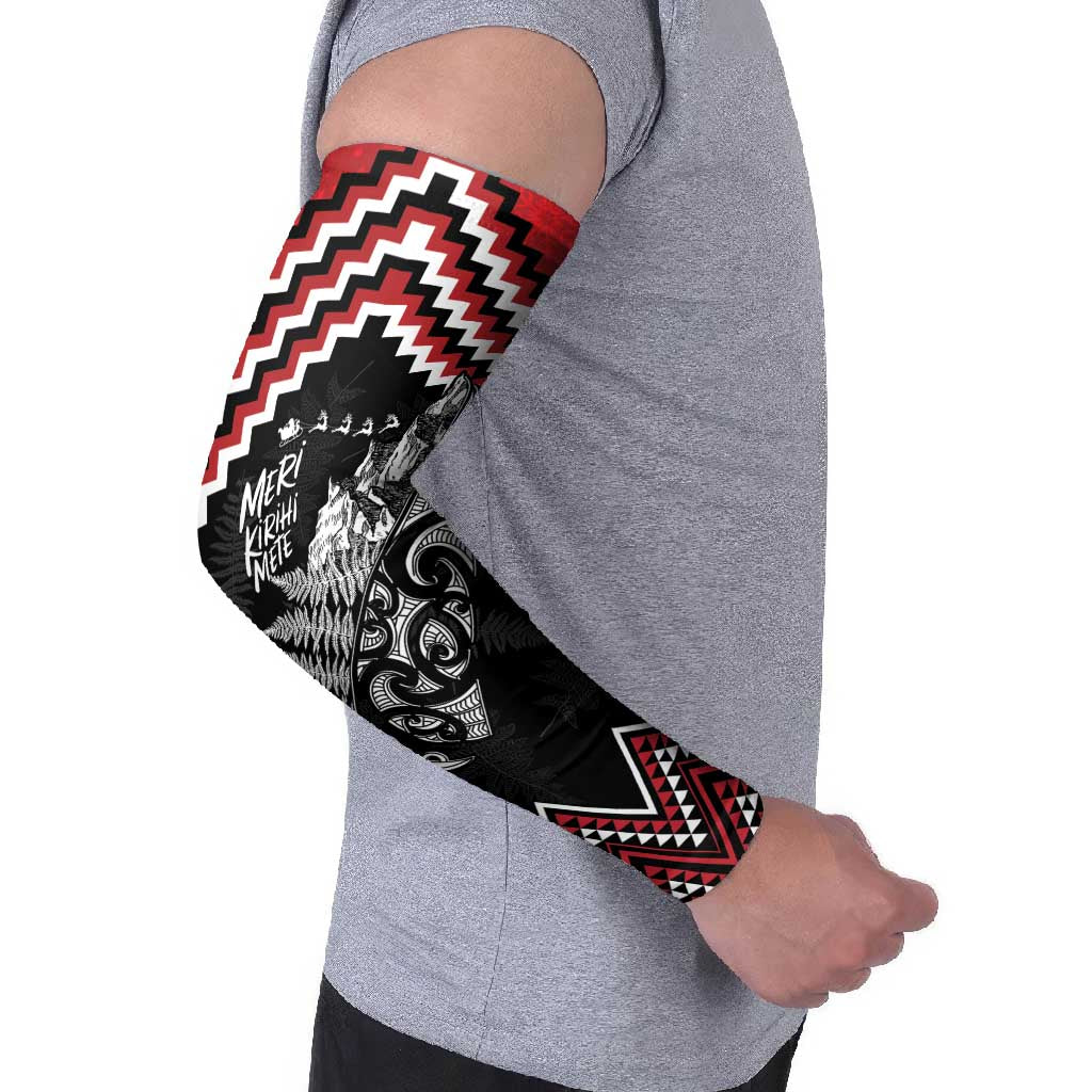 New Zealand Christmas Taniko Poutama Arm Sleeves Mountainscape Maori Fern - Vibe Hoodie