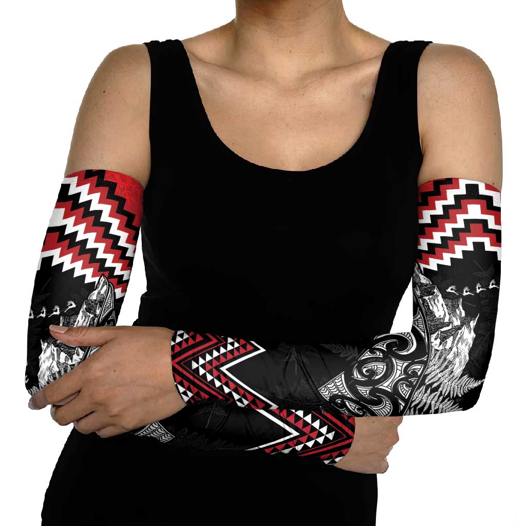 New Zealand Christmas Taniko Poutama Arm Sleeves Mountainscape Maori Fern - Vibe Hoodie