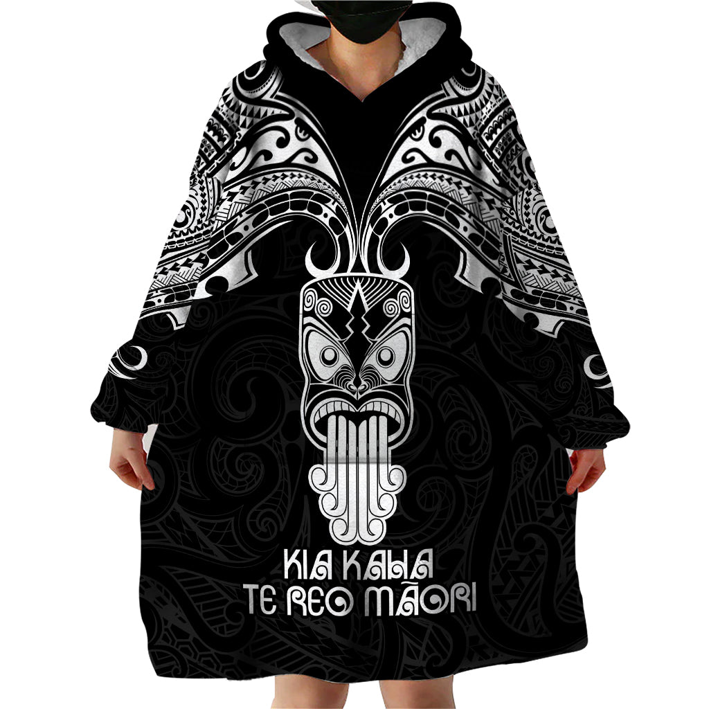 New Zealand Te Reo Maori Wearable Blanket Hoodie Kia Kaha Maori Language Week Black Style - Vibe Hoodie Shop