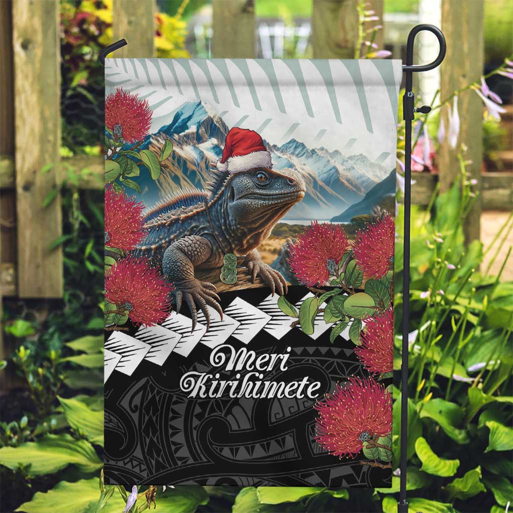 Meri Kirihimete Tuatara Garden Flag New Zealand Fern with Puhutukawa Flowers - Vibe Hoodie Shop