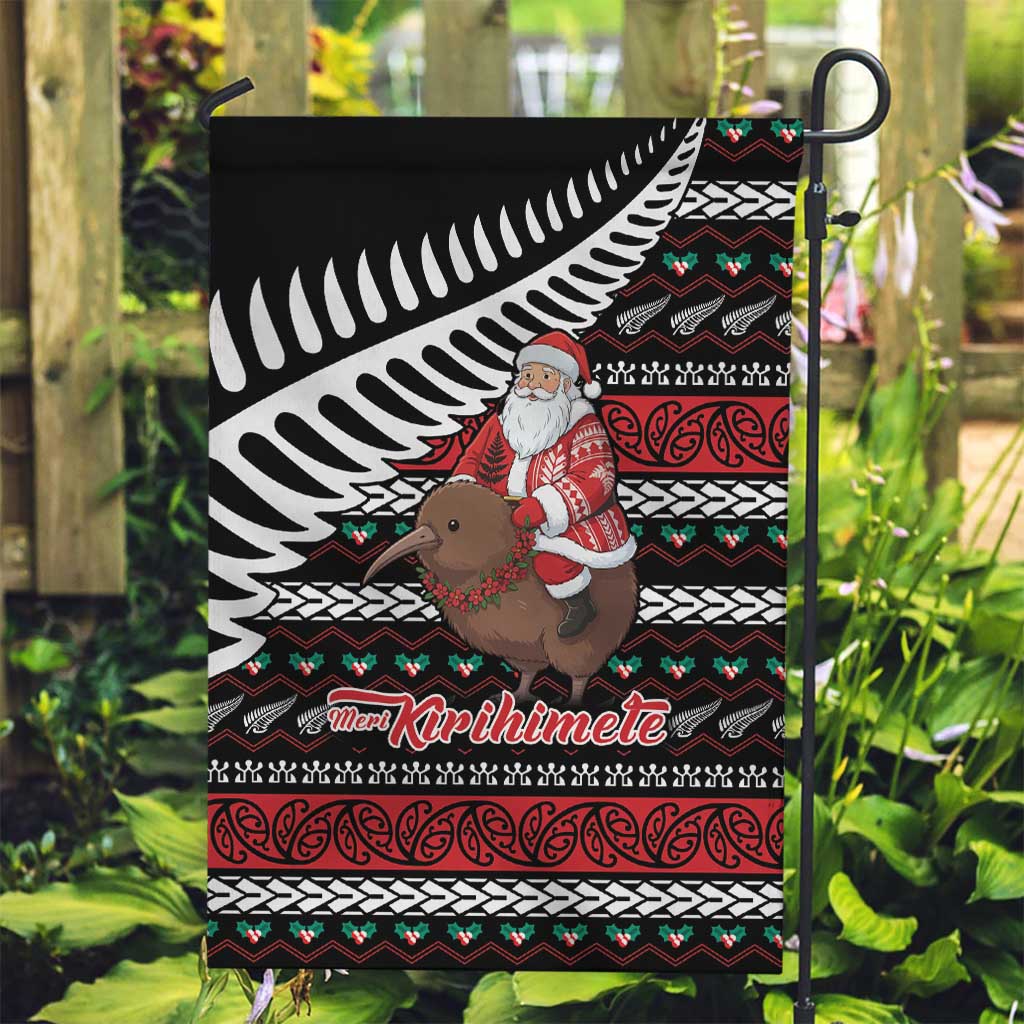New Zealand Kiwi Santa Christmas Garden Flag He Wairua Kirihimete - Vibe Hoodie