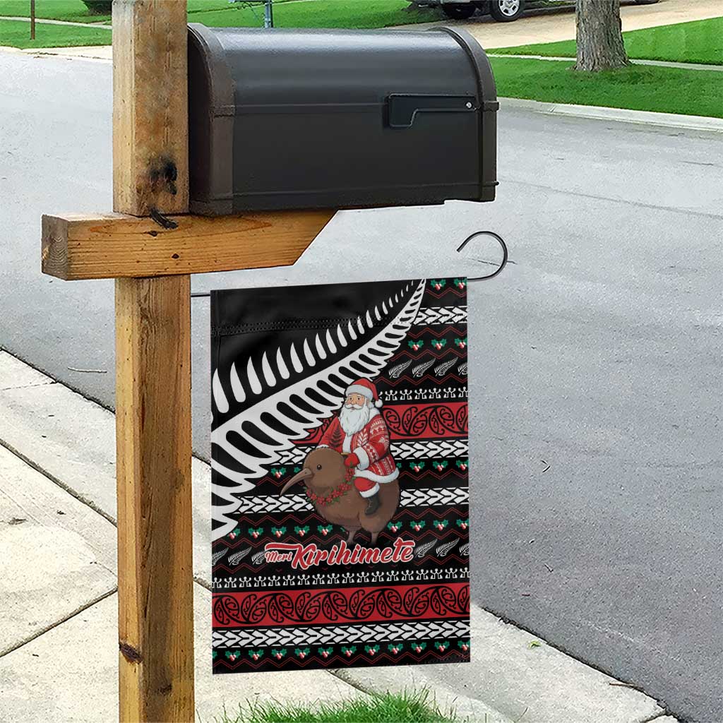 New Zealand Kiwi Santa Christmas Garden Flag He Wairua Kirihimete - Vibe Hoodie