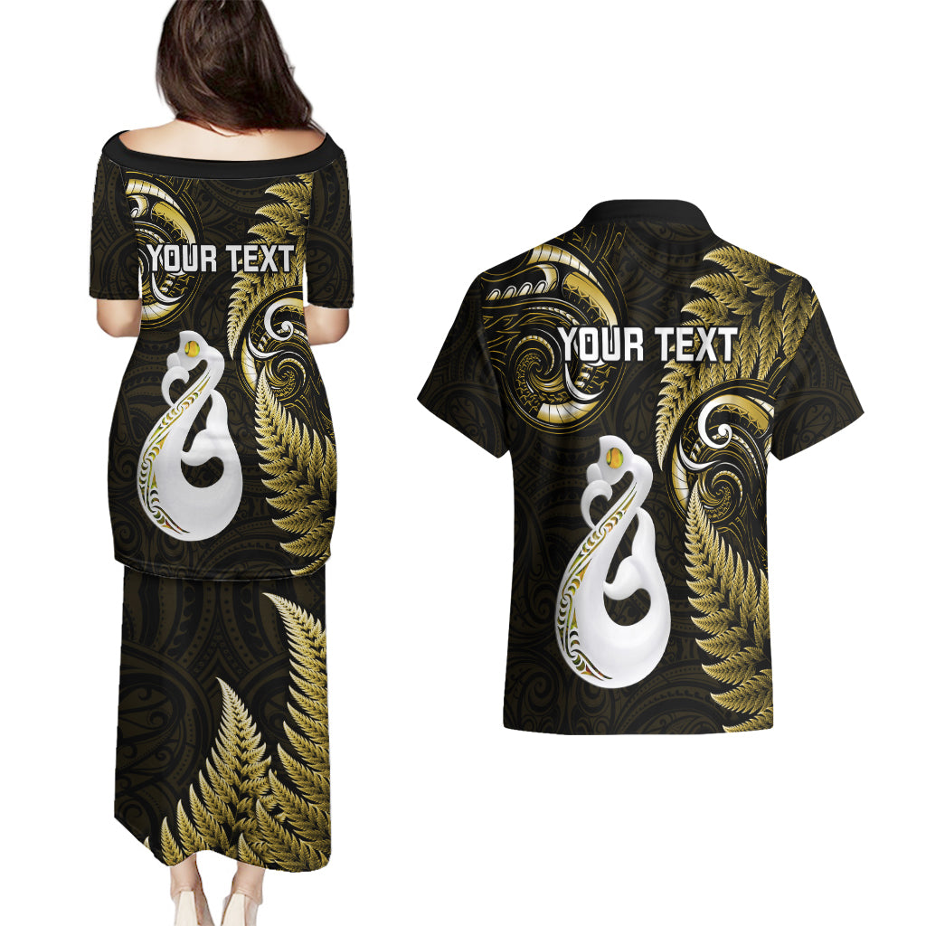 personalised-new-zealand-couples-puletasi-dress-and-hawaiian-shirt-aotearoa-silver-fern-with-manaia-maori-unique-gold