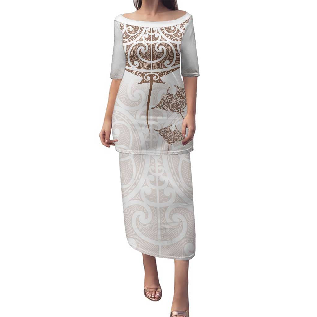 New Zealand Manta Ray Tattoo Family Matching Puletasi and Hawaiian Shirt Aotearoa Maori Haehae Beige - Vibe Hoodie