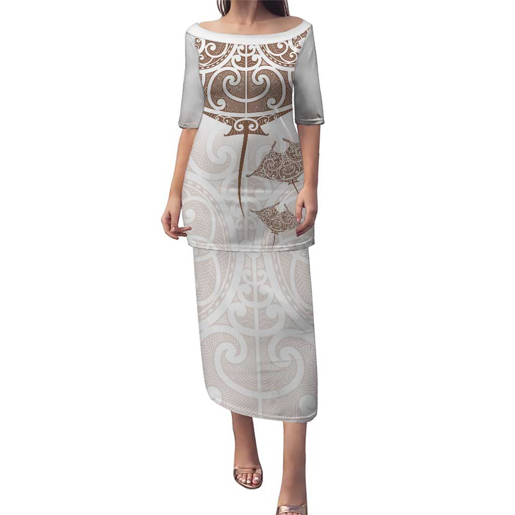 New Zealand Manta Ray Tattoo Puletasi Aotearoa Maori Haehae Beige - Vibe Hoodie