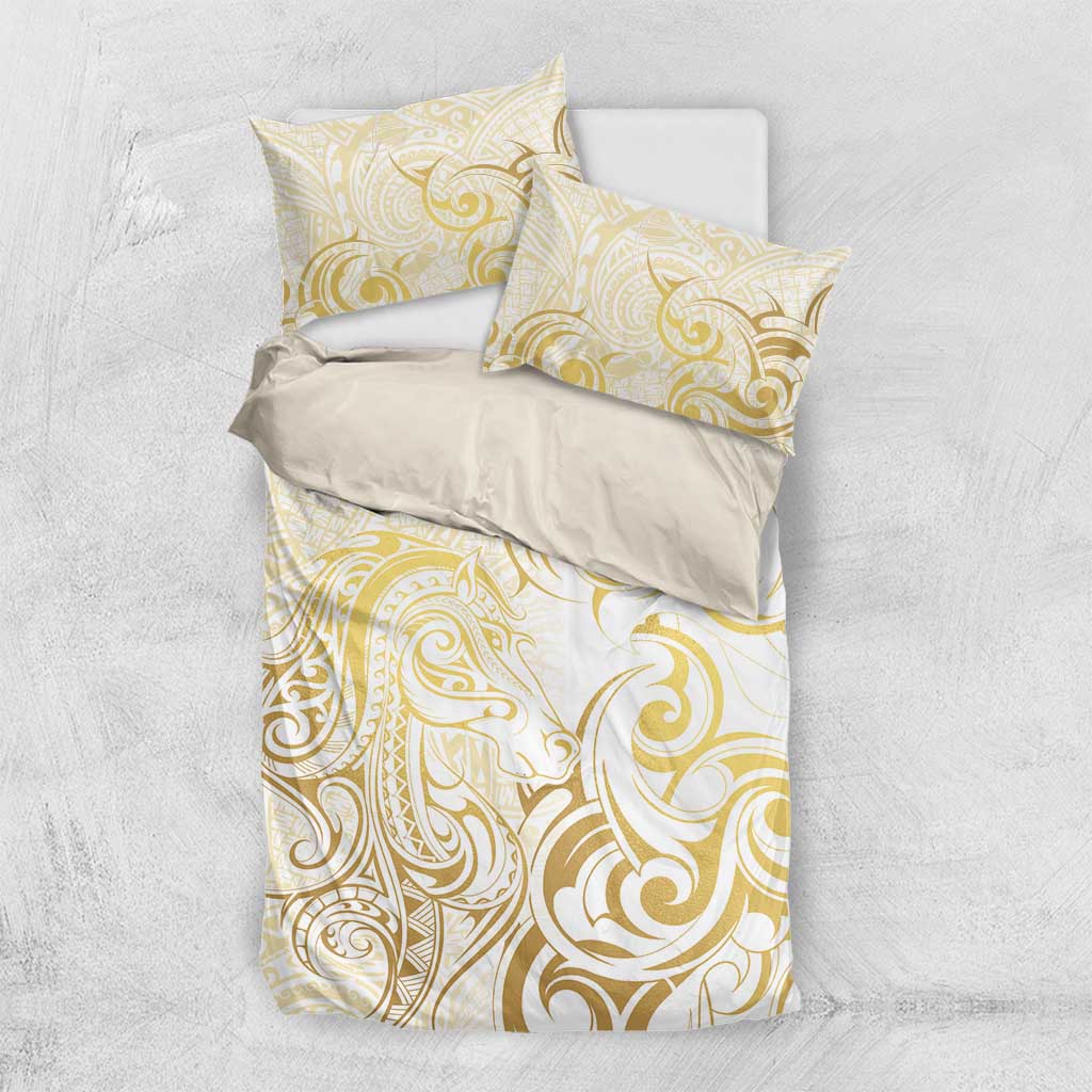 Gold And White Aoteara Horse Racing Bedding Set NZ Maori Pattern - Vibe Hoodie Shop