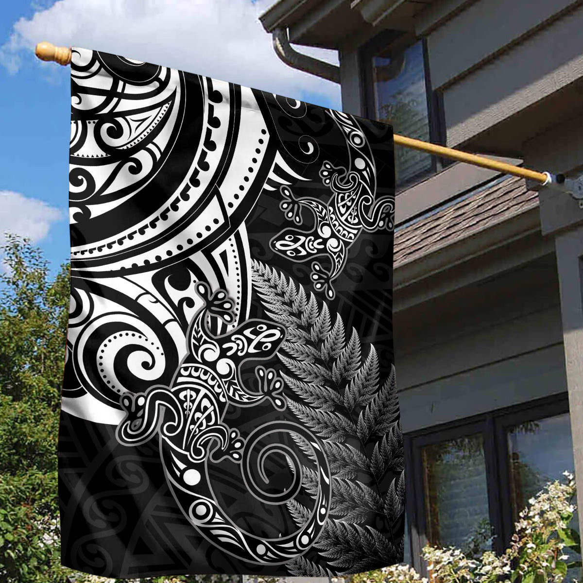 New Zealand Lizard Garden Flag Silver Fern Aotearoa Maori - Vibe Hoodie Shop