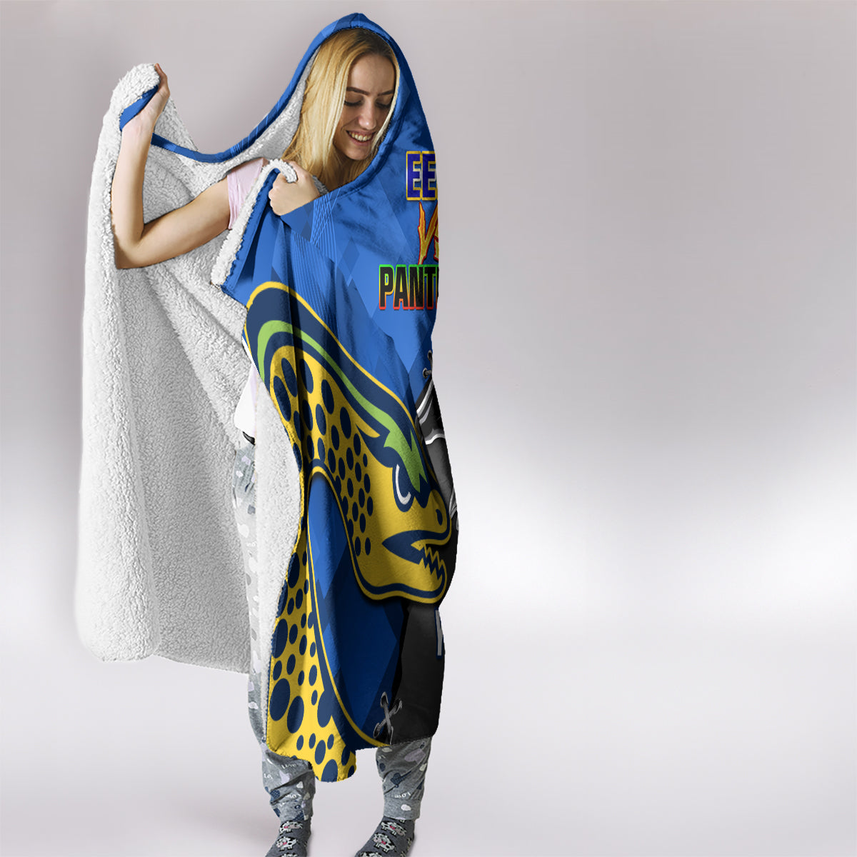 personalised-panthers-and-eels-hooded-blanket-sporty-version