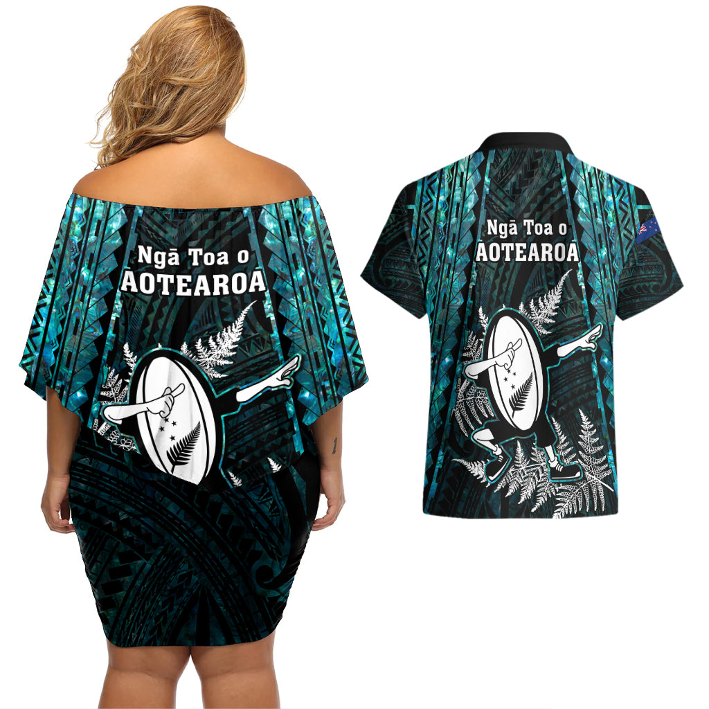 new-zealand-silver-fern-rugby-couples-matching-off-shoulder-short-dress-and-hawaiian-shirt-aotearoa-all-black-dabbing-ball-with-maori-paua-shell