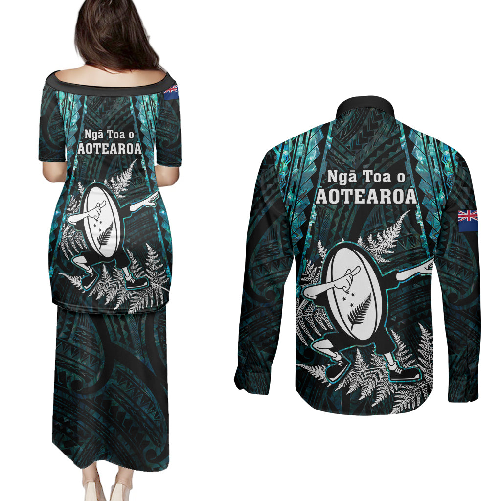 new-zealand-silver-fern-rugby-couples-matching-puletasi-dress-and-long-sleeve-button-shirts-aotearoa-all-black-dabbing-ball-with-maori-paua-shell