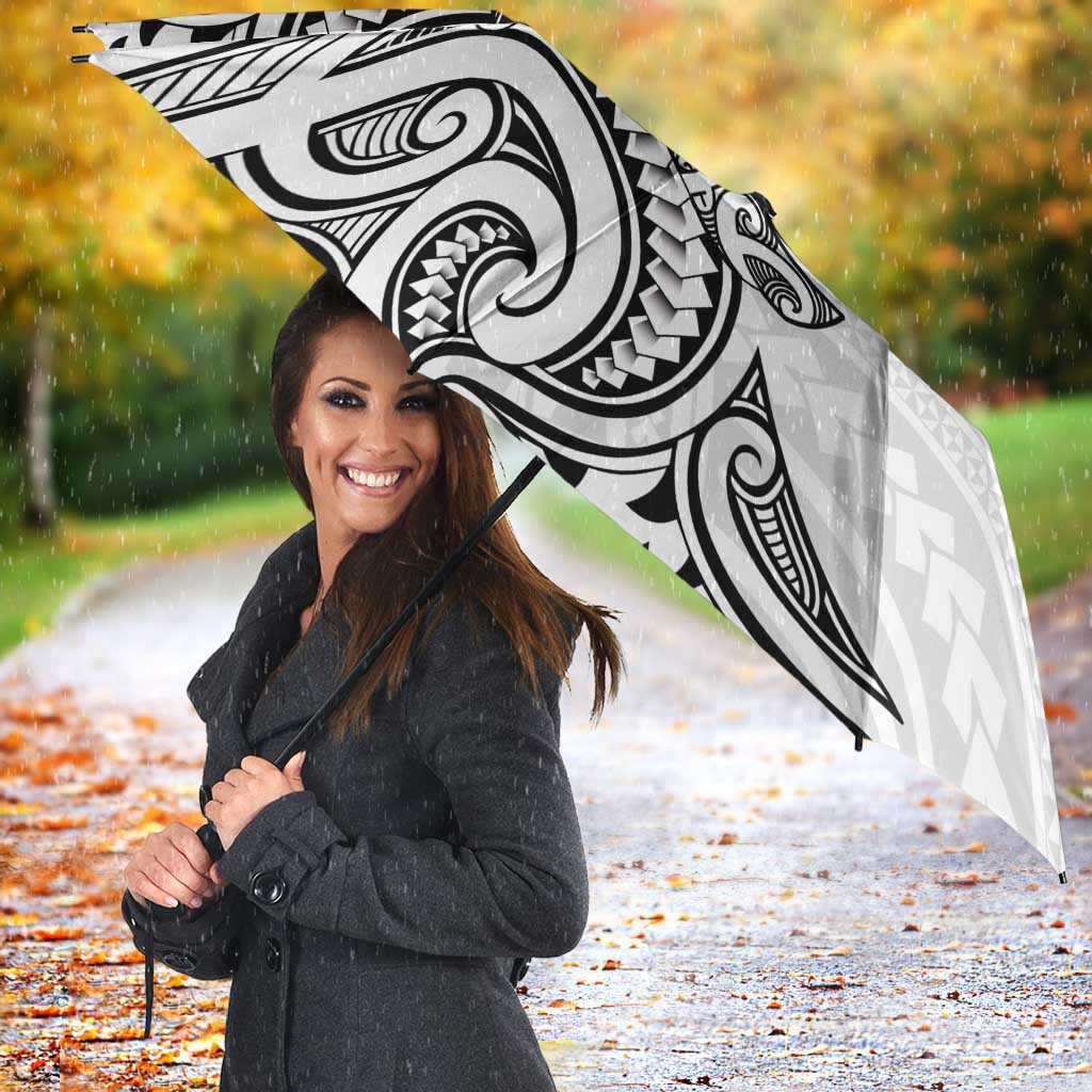 New Zealand Hammerhead Shark Umbrella Maori Haehae Mangopare White - Vibe Hoodie