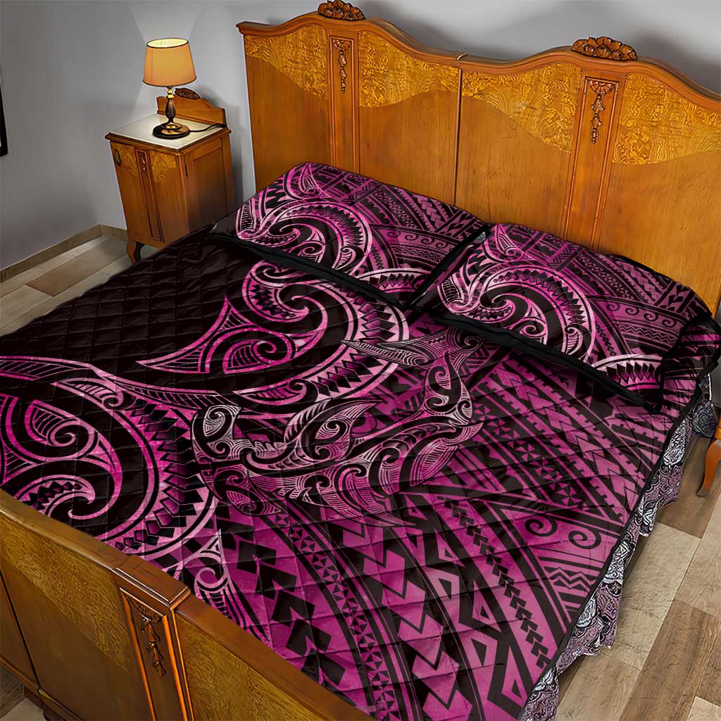 New Zealand Hammerhead Shark Quilt Bed Set Maori Haehae Mangopare Pink - Vibe Hoodie