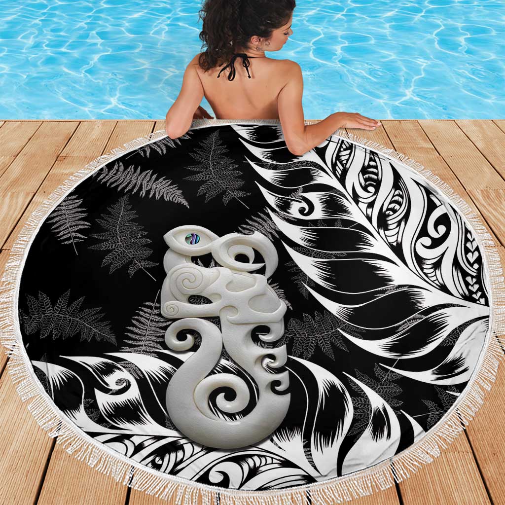 Aotearoa Manaia NZ Maori Silver Fern Beach Blanket