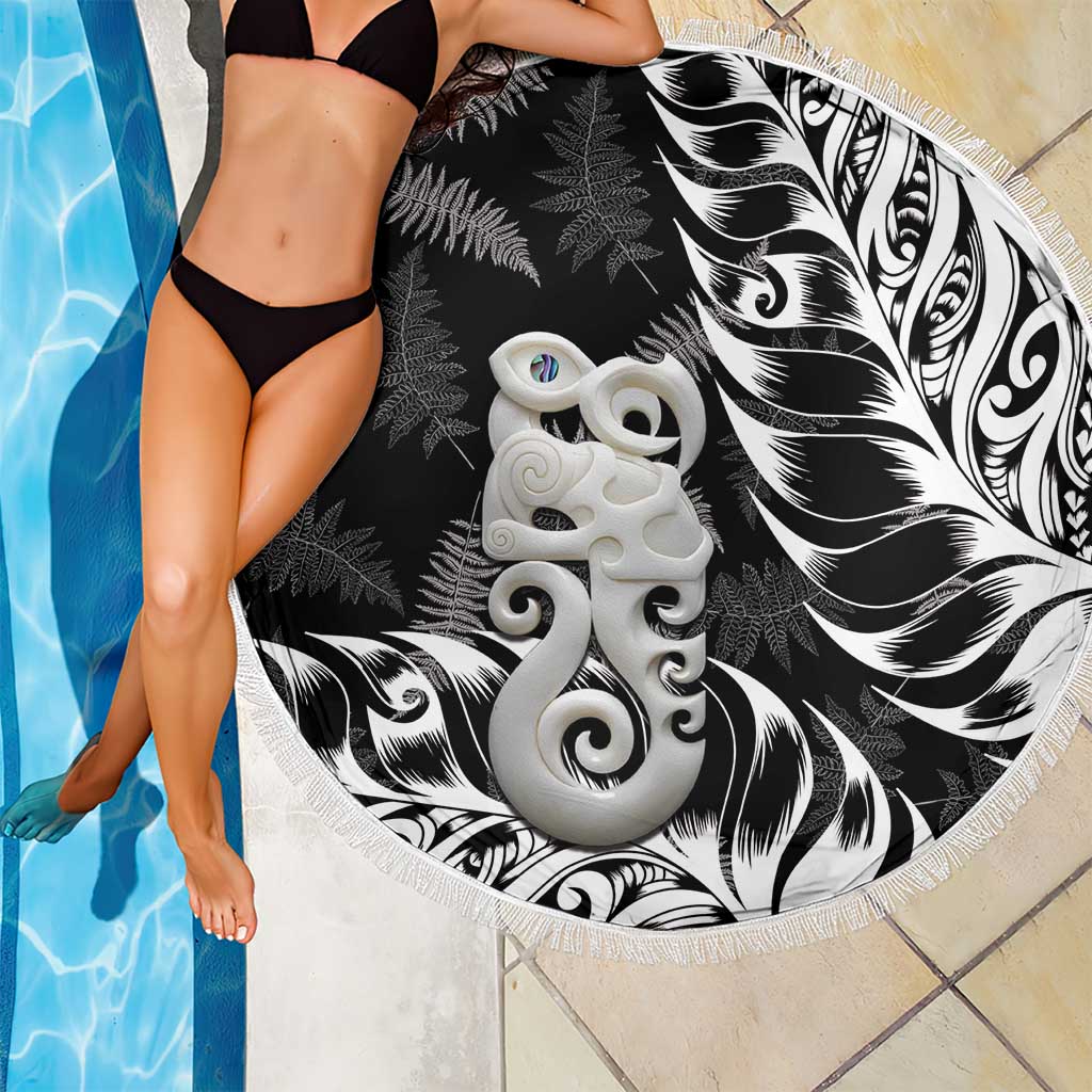 Aotearoa Manaia NZ Maori Silver Fern Beach Blanket