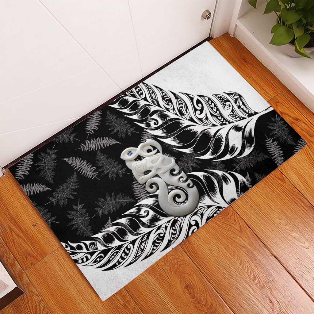 Aotearoa Manaia NZ Maori Silver Fern Rubber Doormat