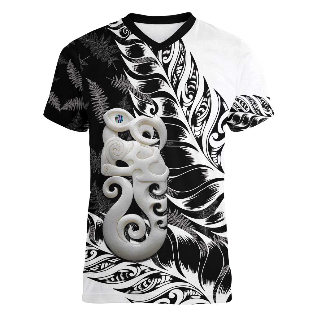 Aotearoa Manaia NZ Maori Silver Fern Women V-Neck T-Shirt - Vibe Hoodie Shop