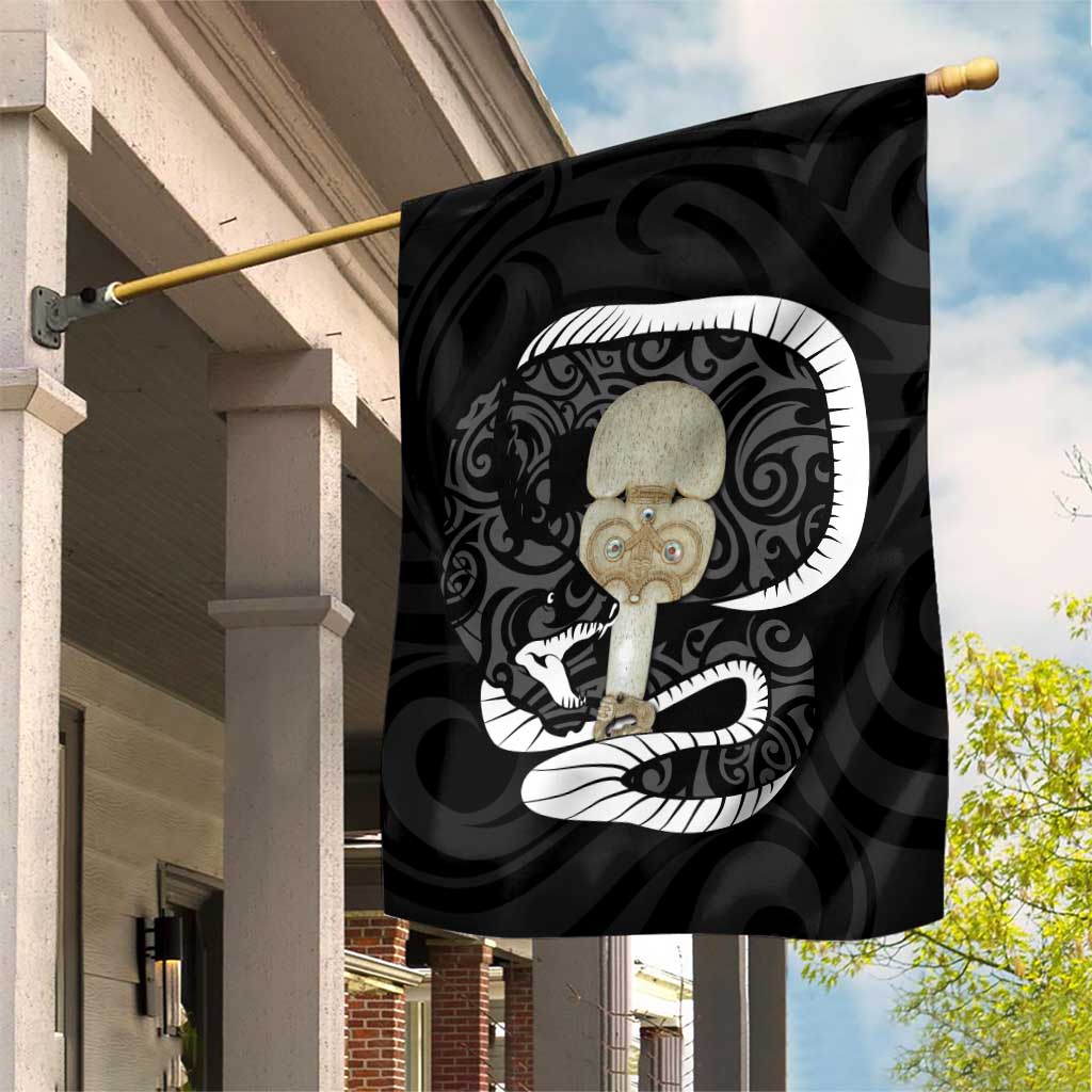 Black New Zealand Eel Garden Flag Aotearoa Maori Tuna With Kotiate Weapon - Vibe Hoodie Shop