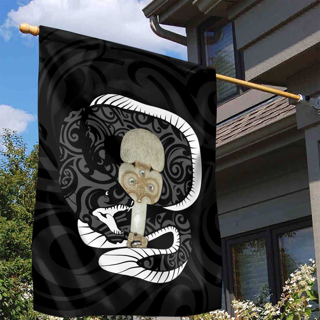 Black New Zealand Eel Garden Flag Aotearoa Maori Tuna With Kotiate Weapon - Vibe Hoodie Shop