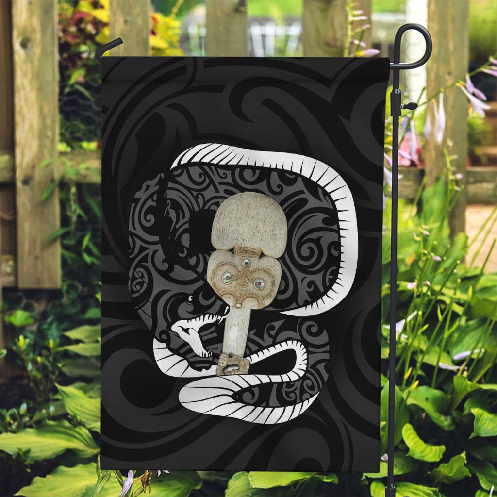 Black New Zealand Eel Garden Flag Aotearoa Maori Tuna With Kotiate Weapon - Vibe Hoodie Shop