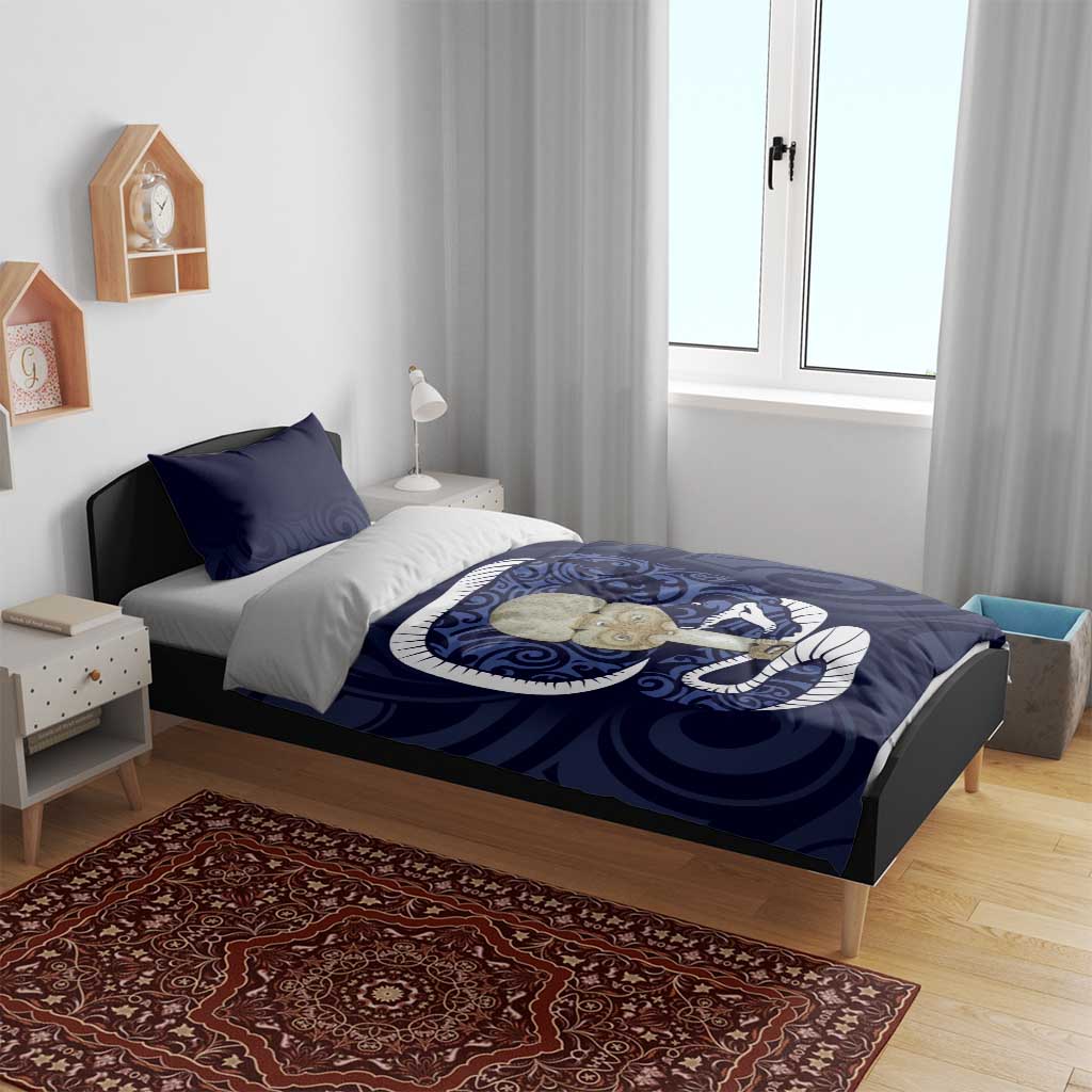 Blue New Zealand Eel Bedding Set Aotearoa Maori Tuna With Kotiate Weapon - Vibe Hoodie Shop