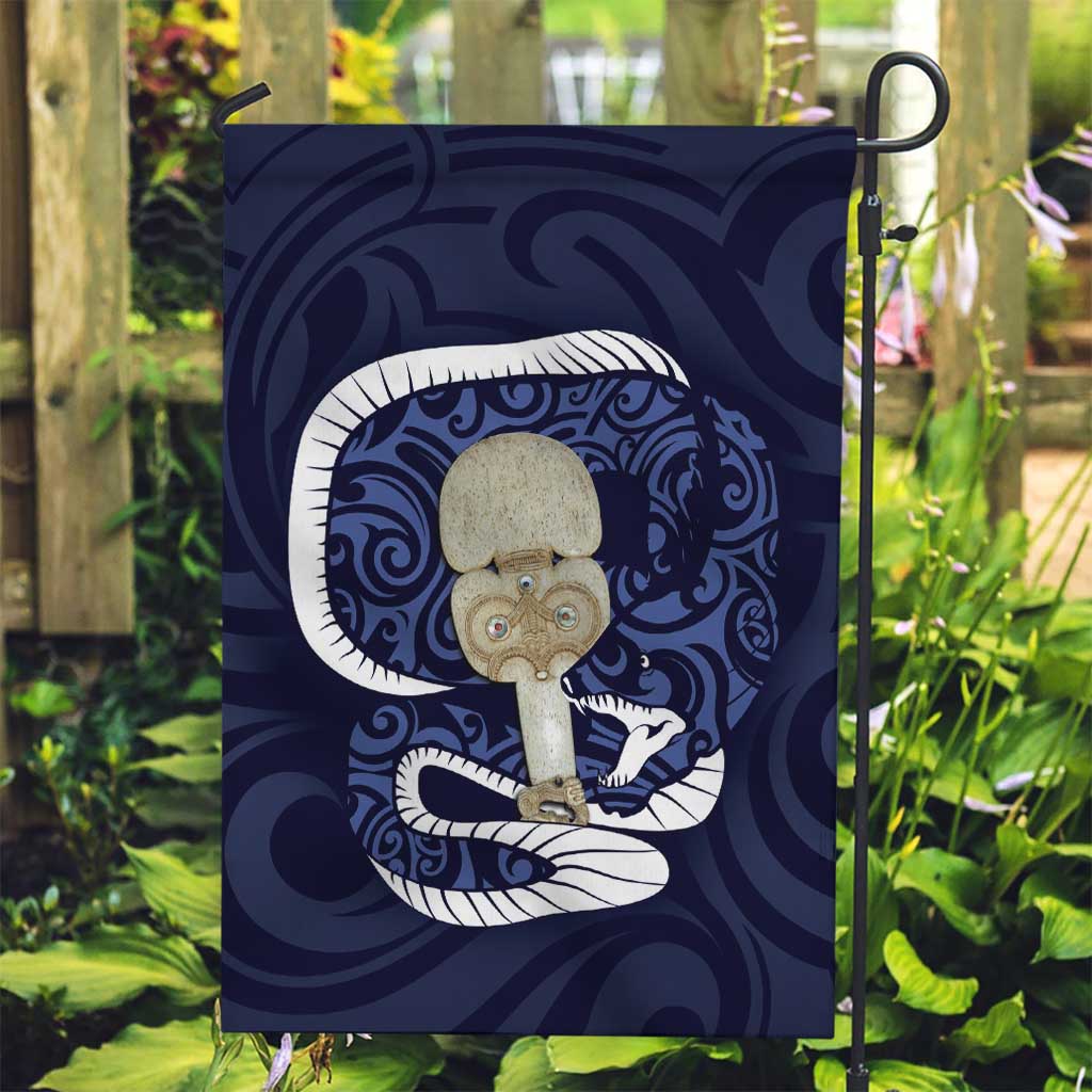 Blue New Zealand Eel Garden Flag Aotearoa Maori Tuna With Kotiate Weapon - Vibe Hoodie Shop