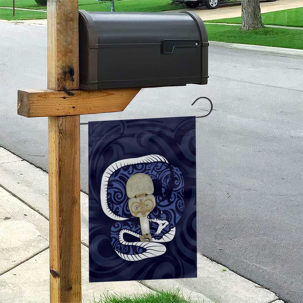 Blue New Zealand Eel Garden Flag Aotearoa Maori Tuna With Kotiate Weapon - Vibe Hoodie Shop