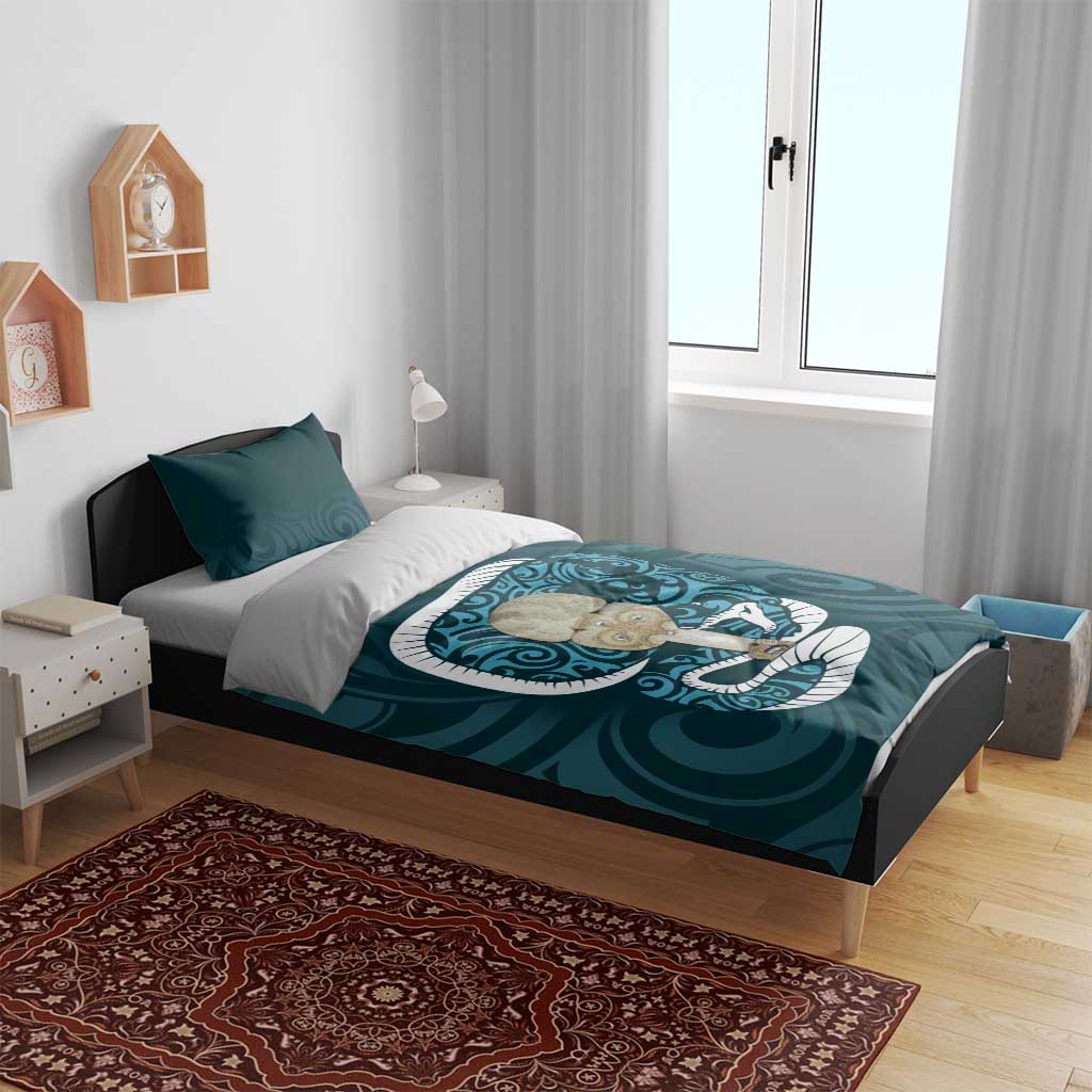 Turquoise New Zealand Eel Bedding Set Aotearoa Maori Tuna With Kotiate Weapon - Vibe Hoodie Shop