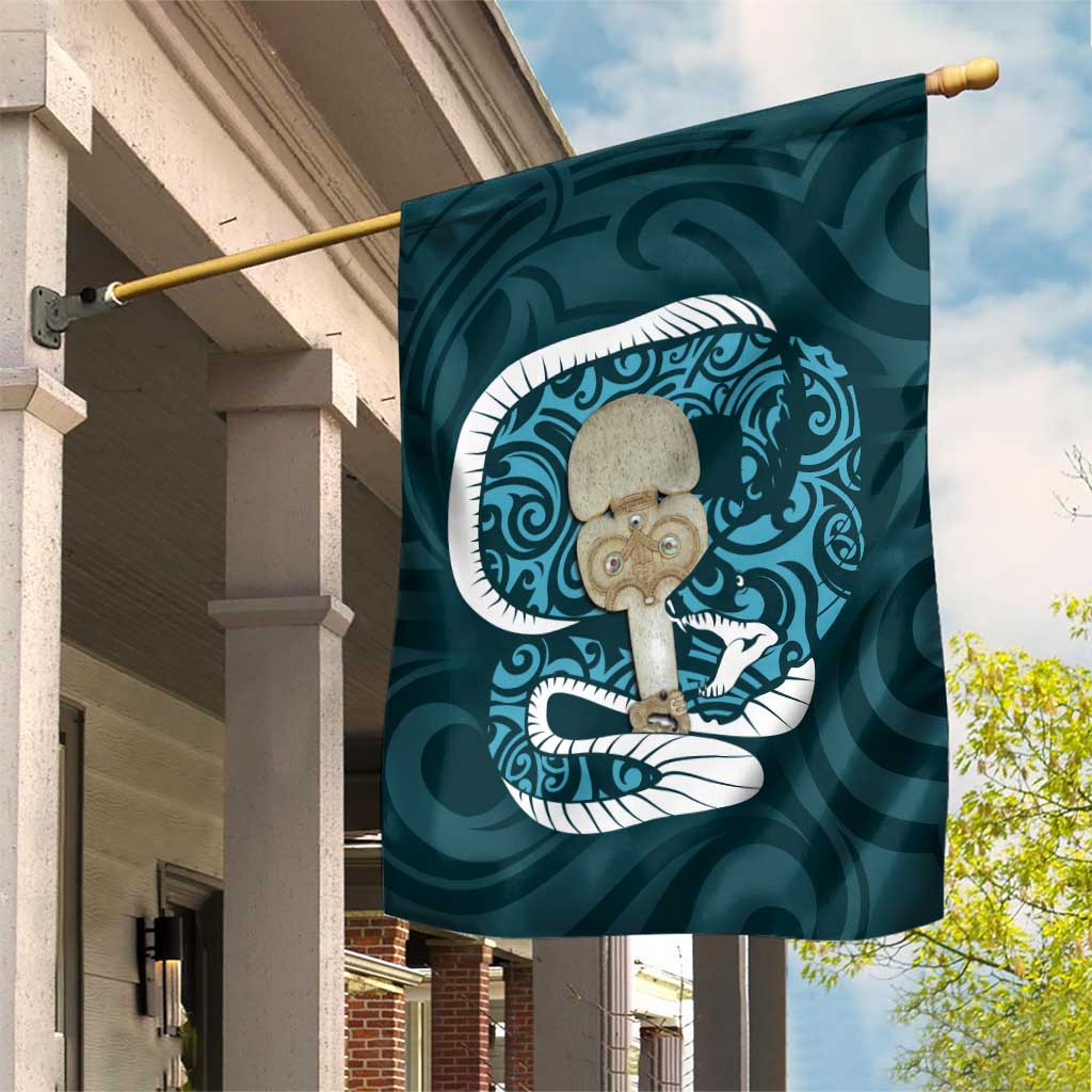 Turquoise New Zealand Eel Garden Flag Aotearoa Maori Tuna With Kotiate Weapon - Vibe Hoodie Shop