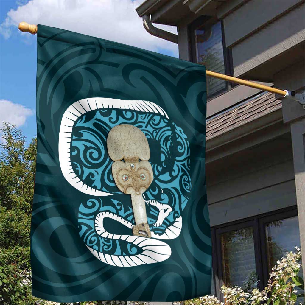 Turquoise New Zealand Eel Garden Flag Aotearoa Maori Tuna With Kotiate Weapon - Vibe Hoodie Shop