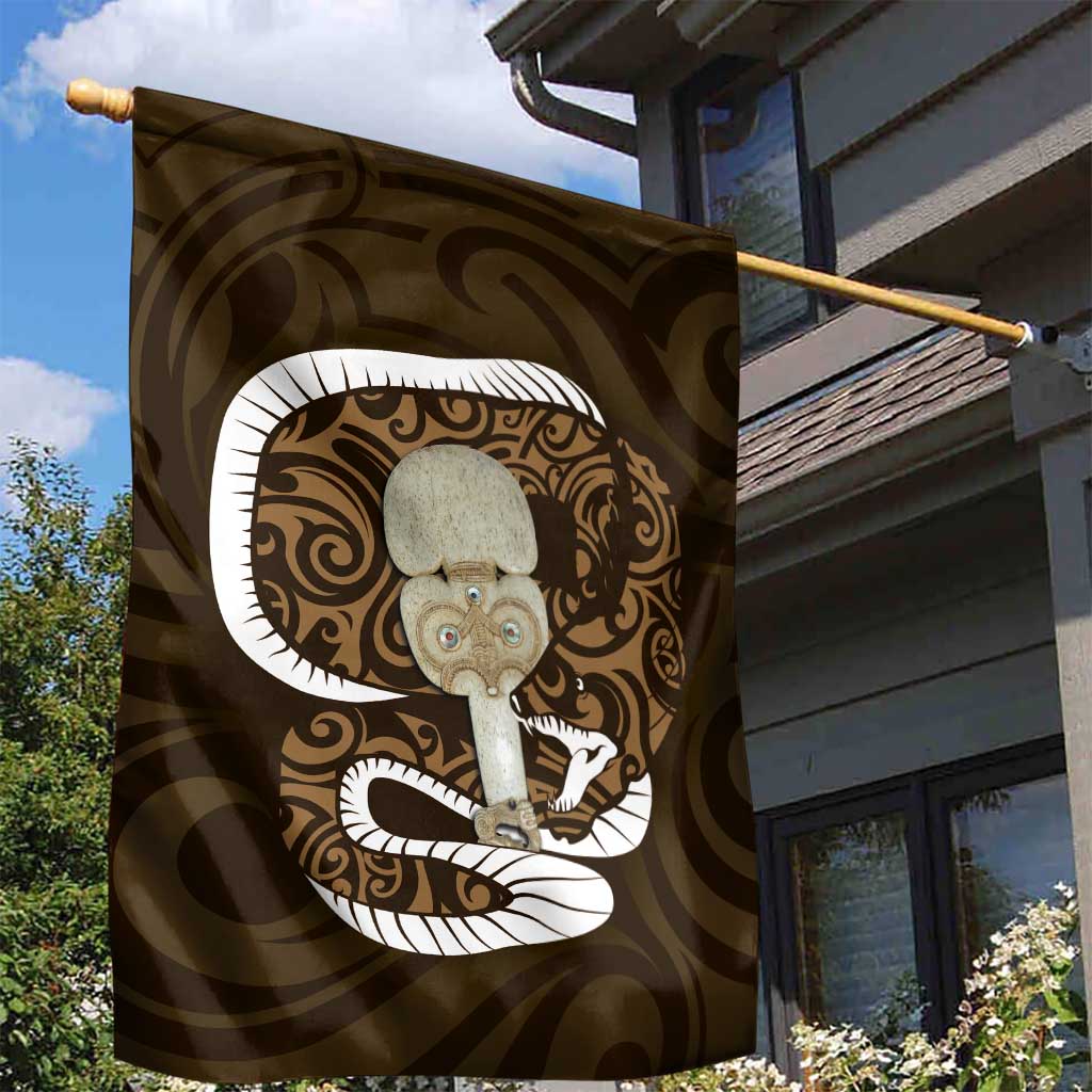 Gold New Zealand Eel Garden Flag Aotearoa Maori Tuna With Kotiate Weapon - Vibe Hoodie Shop