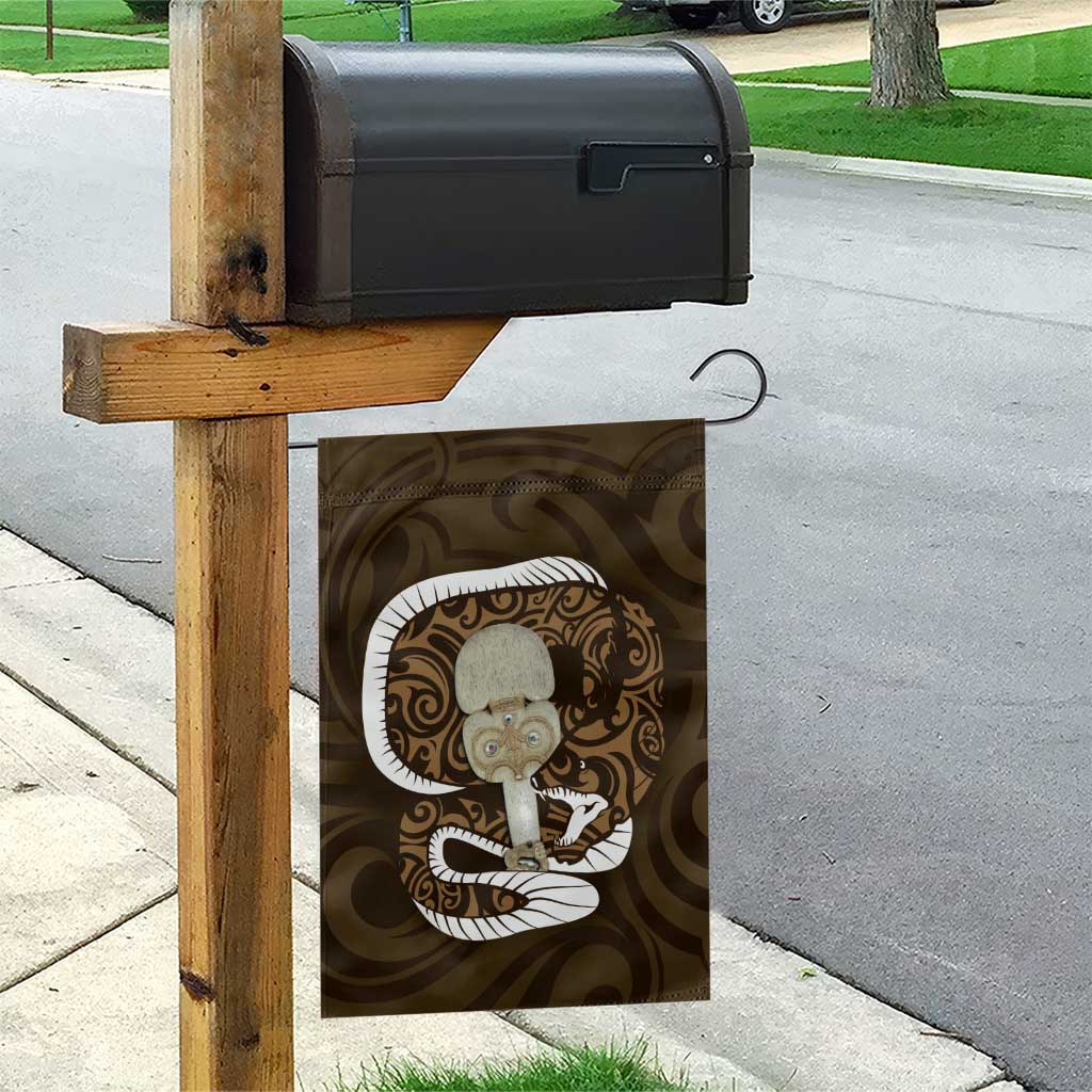 Gold New Zealand Eel Garden Flag Aotearoa Maori Tuna With Kotiate Weapon - Vibe Hoodie Shop