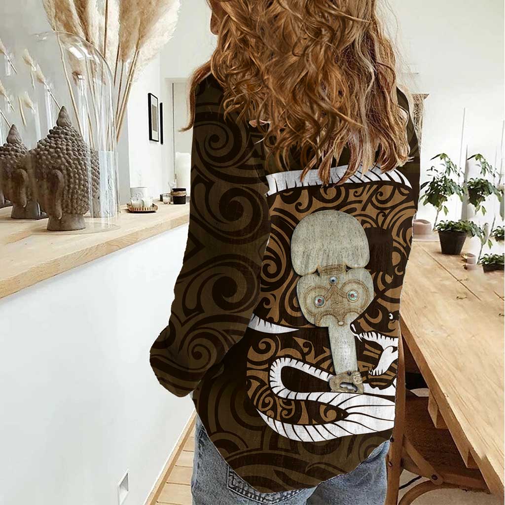 Gold New Zealand Eel Women Casual Shirt Aotearoa Maori Tuna With Kotiate Weapon - Vibe Hoodie Shop