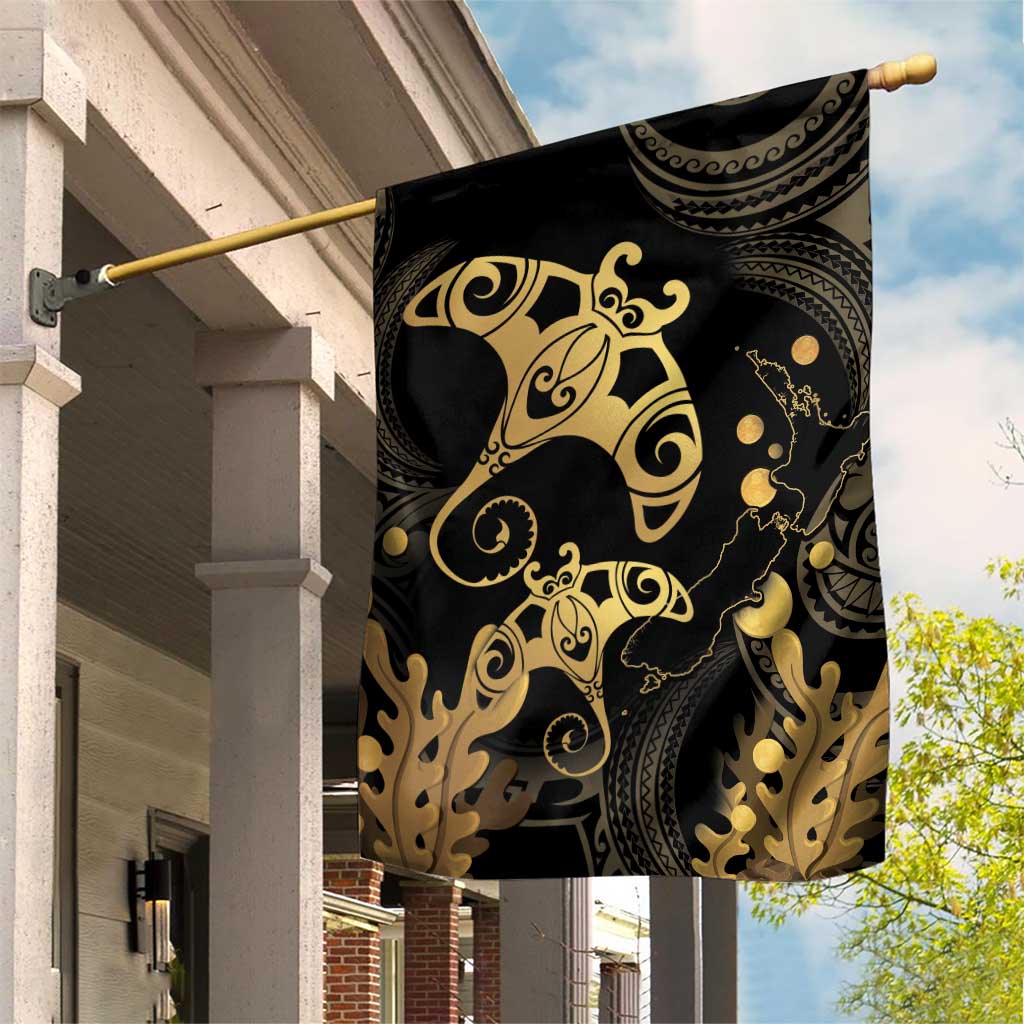 Black And Gold Aotearoa Whai Garden Flag NZ Stingrays Maori Curves Style - Vibe Hoodie Shop